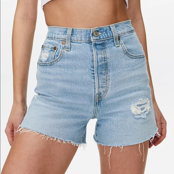 Levis Ribcage Shorts - Picture 1 of 4